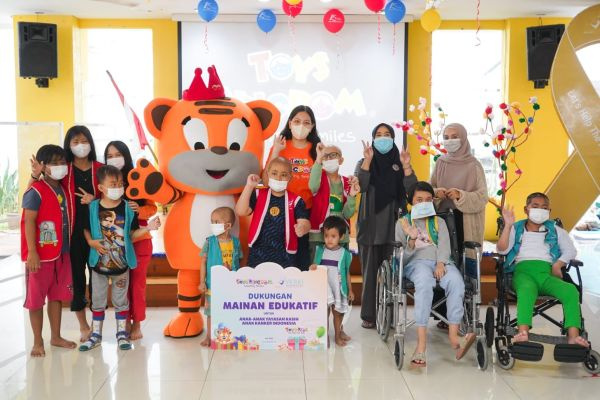 Hari Anak Nasional, Toys Kingdom berbagi kecerian di Yayasan Kasih Anak Kanker Indonesia